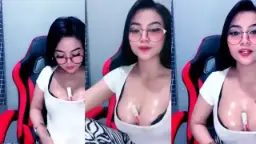 Kakak Cantik Bergairah Berkacamata Belahan Tetek Basah Video by xHamster
