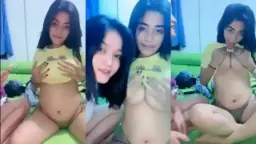 Ica dan Temannya Pamer Toket Gede Video by PornOne Ica dan Temannya Pamer Toket Gede Video by PornOne